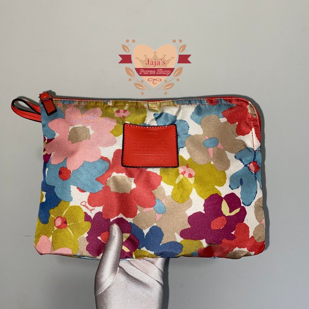 ❤️❤️❤️❤️SOLD❤️❤️❤️❤️Coach Floral Fabric-Nylon Bag & Snap Pouch🧡 - Picture 9 of 17